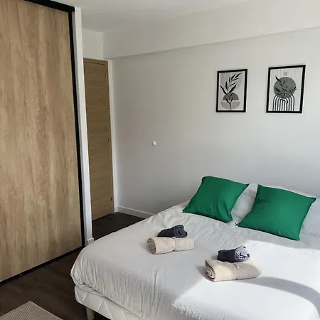 Claire Apartman *