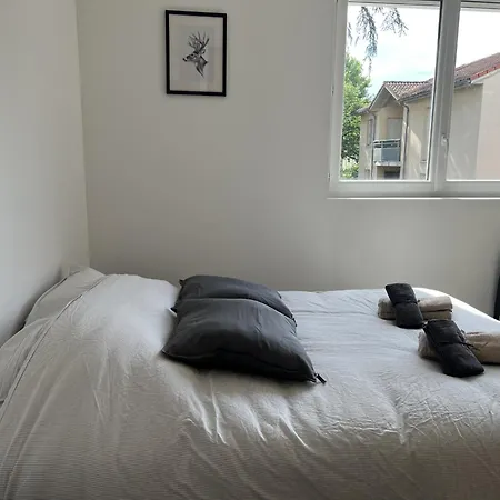 Claire Apartman Valence