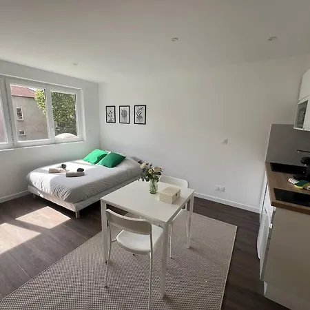Claire Apartman *