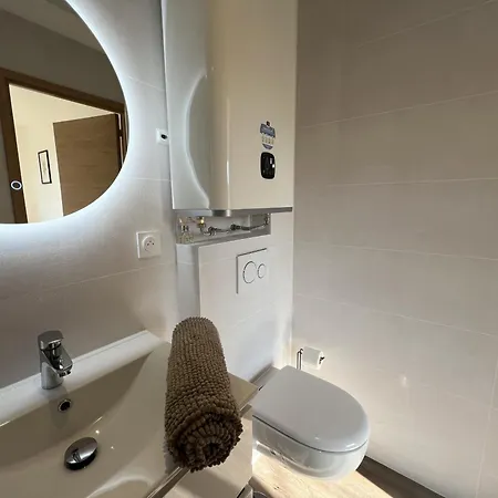 Claire Apartman *