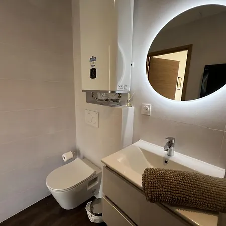 Claire Apartman *