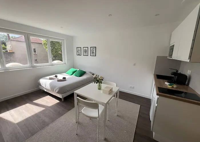 Claire Apartment *